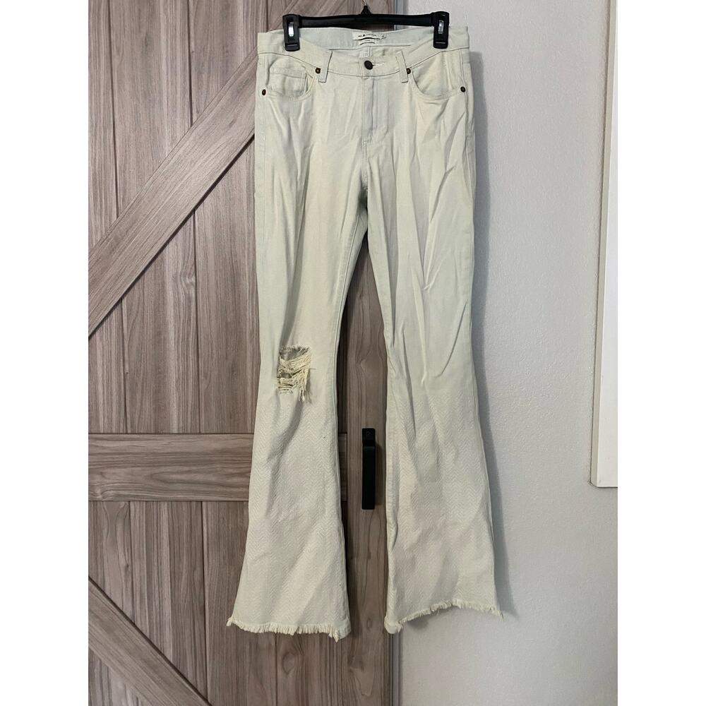 NWT MM Vintage size 29 flair, distressed jeans